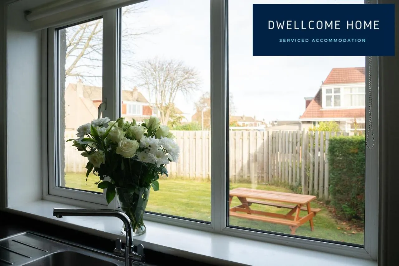 Dwellcome Home Ltd 5 Double Bedroom 2 And A Half Bathroom Aberdeen House, Free Drive Parking, Garden, Fast Wifi, Lovely Quiet Street, Ideal For Long Term Contractor, Corporate Etc Stays - See Our Site For Assurance Semesterbostad